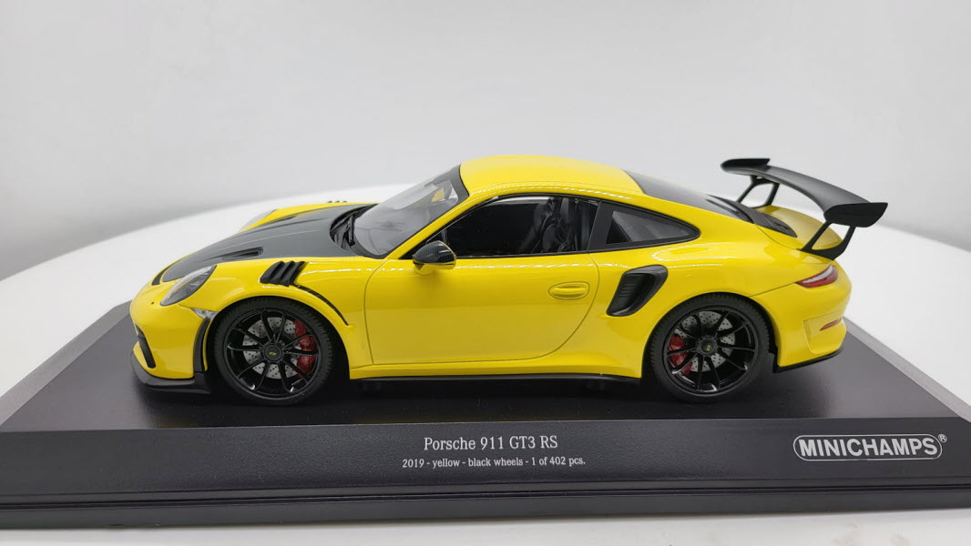 Minichamps: Porsche 911 (991.2) GT3 RS Geel (2019) - Schaal 1:18
