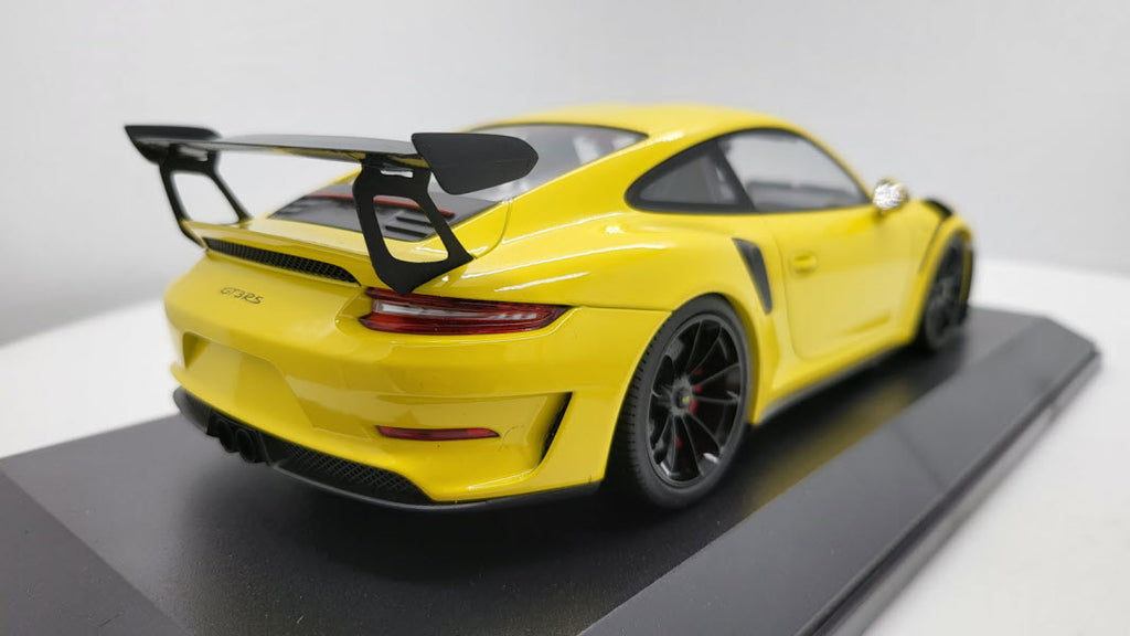 Minichamps: Porsche 911 (991.2) GT3 RS Geel (2019) - Schaal 1:18