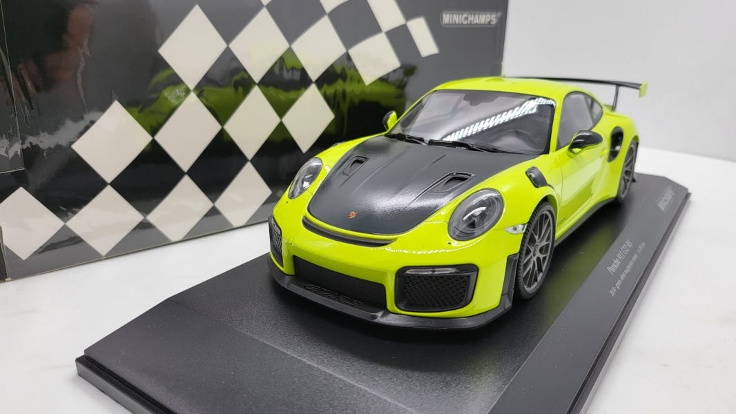 Minichamps: Porsche 911 (991.2) GT2 RS Lichtgroen (2018) - Schaal 1:18