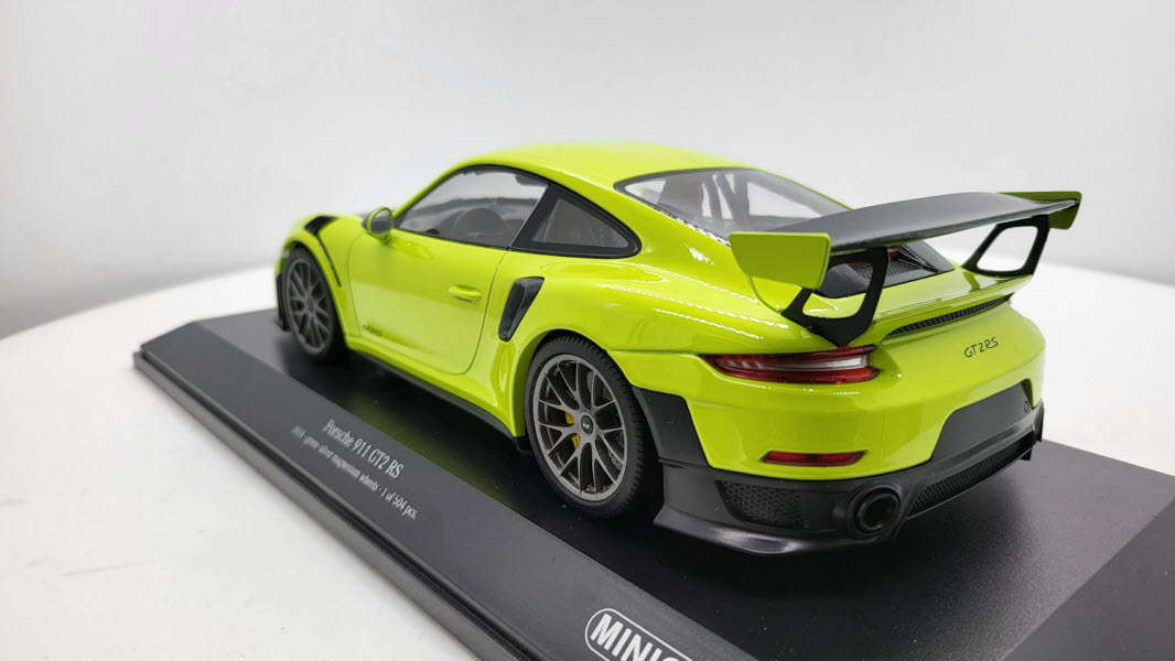 Minichamps: Porsche 911 (991.2) GT2 RS Lichtgroen (2018) - Schaal 1:18
