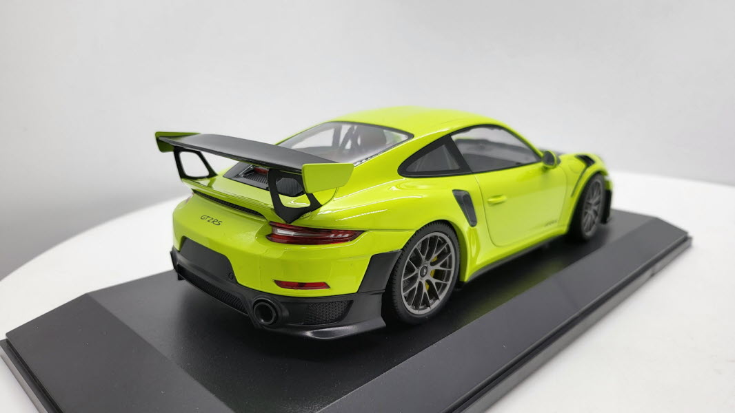 Minichamps: Porsche 911 (991.2) GT2 RS Lichtgroen (2018) - Schaal 1:18