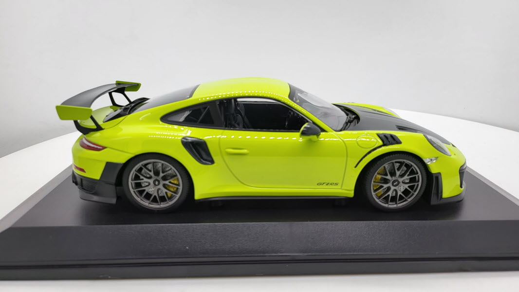 Minichamps: Porsche 911 (991.2) GT2 RS Lichtgroen (2018) - Schaal 1:18