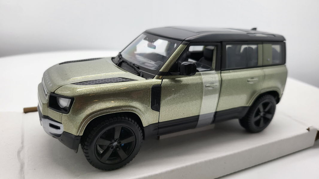 Bburago Land Rover Defender 110 Groen 2022 - Schaal 1:24
