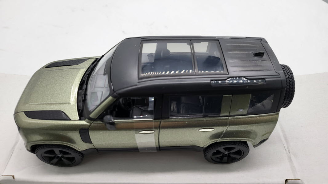 Bburago Land Rover Defender 110 Groen 2022 - Schaal 1:24