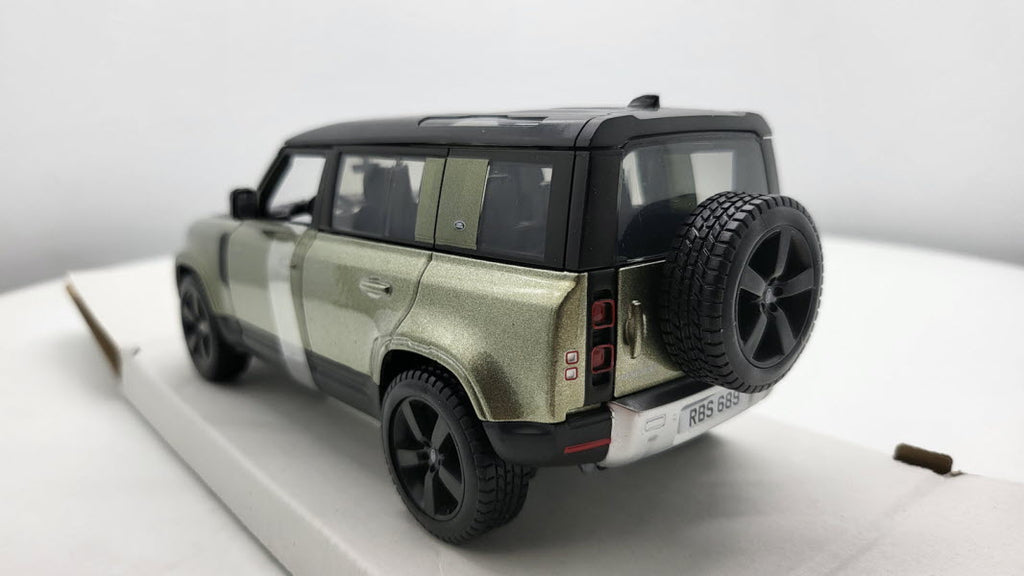 Bburago Land Rover Defender 110 Groen 2022 - Schaal 1:24