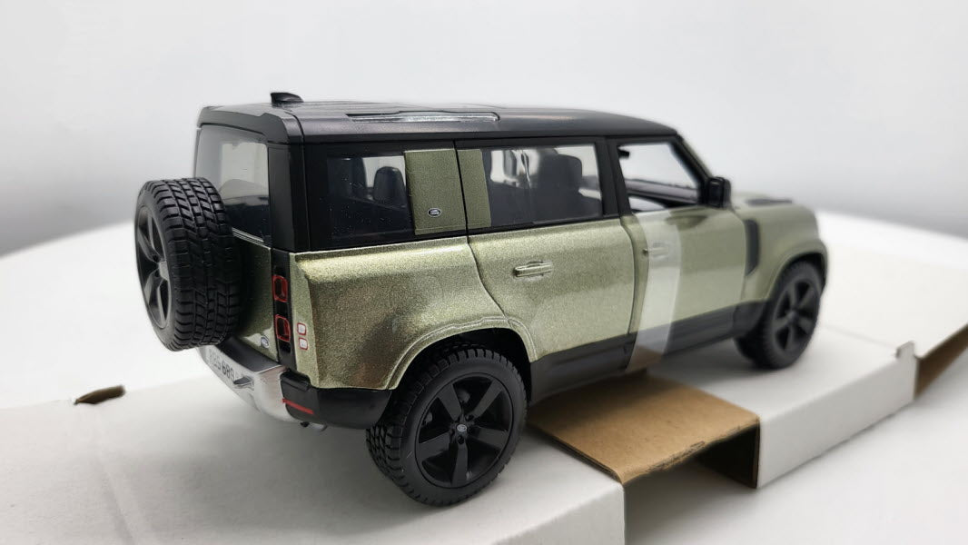 Bburago Land Rover Defender 110 Groen 2022 - Schaal 1:24