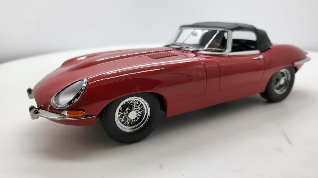 KKscale: Jaguar E-Type 1 Rood Cabriolet (1961) - Schaal 1:18