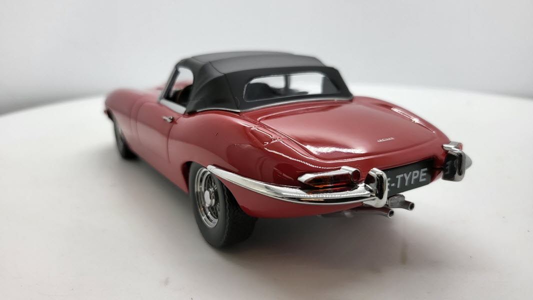KKscale: Jaguar E-Type 1 Rood Cabriolet (1961) - Schaal 1:18