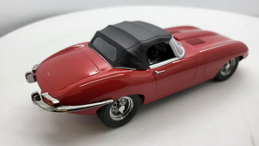 KKscale: Jaguar E-Type 1 Rood Cabriolet (1961) - Schaal 1:18