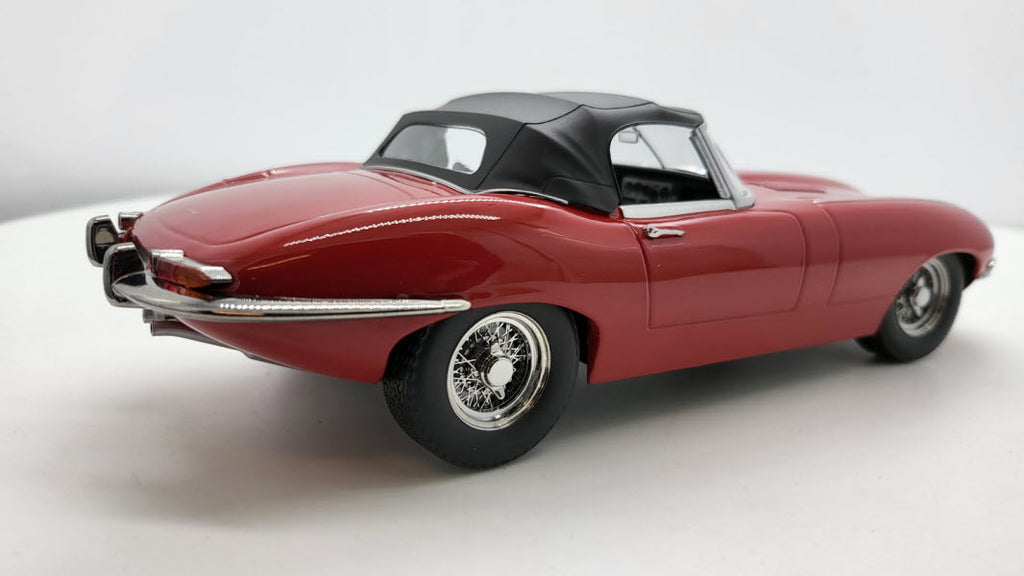 KKscale: Jaguar E-Type 1 Rood Cabriolet (1961) - Schaal 1:18