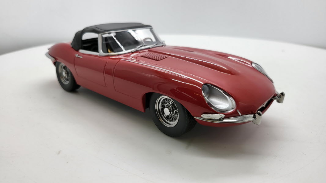 KKscale: Jaguar E-Type 1 Rood Cabriolet (1961) - Schaal 1:18