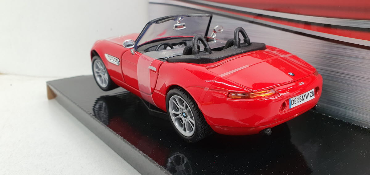BMW Z8 rood – MotorMax 1:24