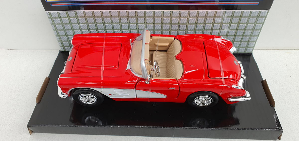 Chevrolet Corvette 1959 Rood-Wit - schaal 1:24