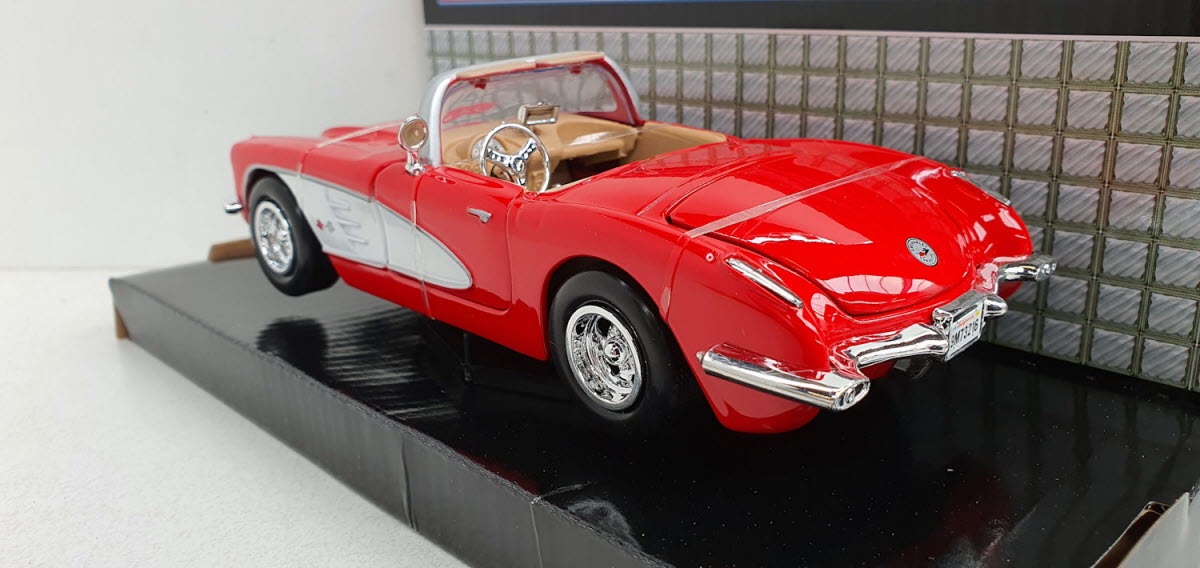 Chevrolet Corvette 1959 Rood-Wit - schaal 1:24