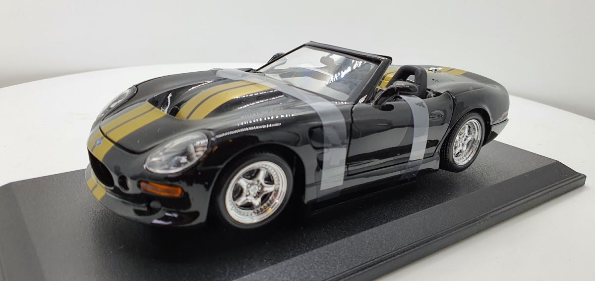 Maisto: Shelby Series 1 Zwart/Goud - Schaal 1:18