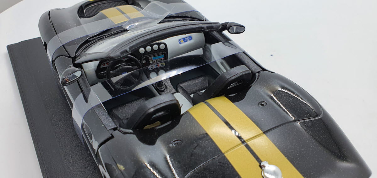 Maisto: Shelby Series 1 Zwart/Goud - Schaal 1:18
