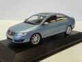 Minichamps Volkswagen Passat Sedan 2006 – lichtblauw metallic – 1:43