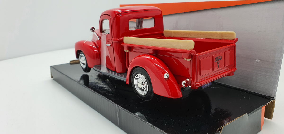 MotorMax Ford Pick Up Rood 1940 - Schaal 1:24