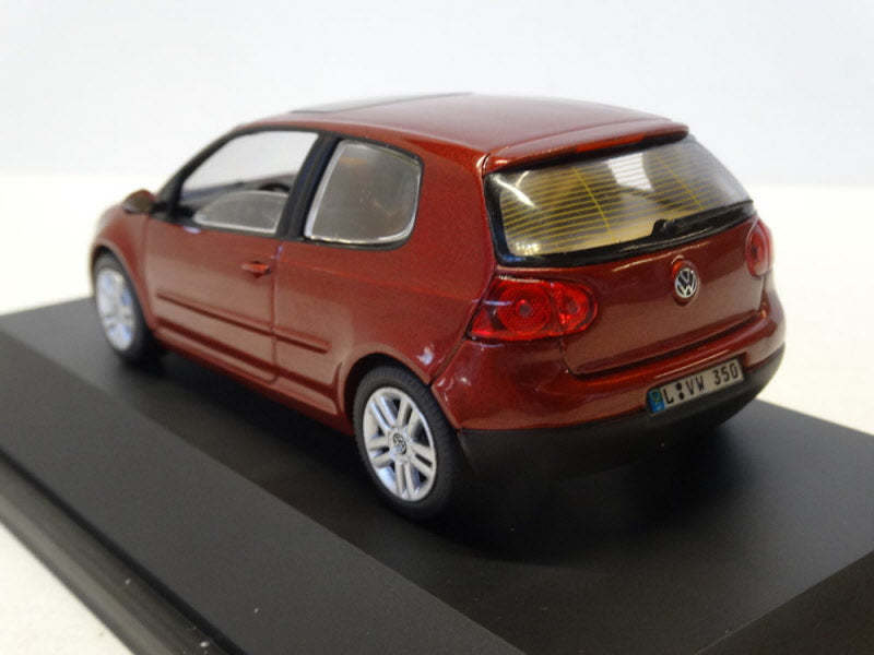Volkswagen Golf 5 3-deurs Sunset rood metallic – Schuco 1:43