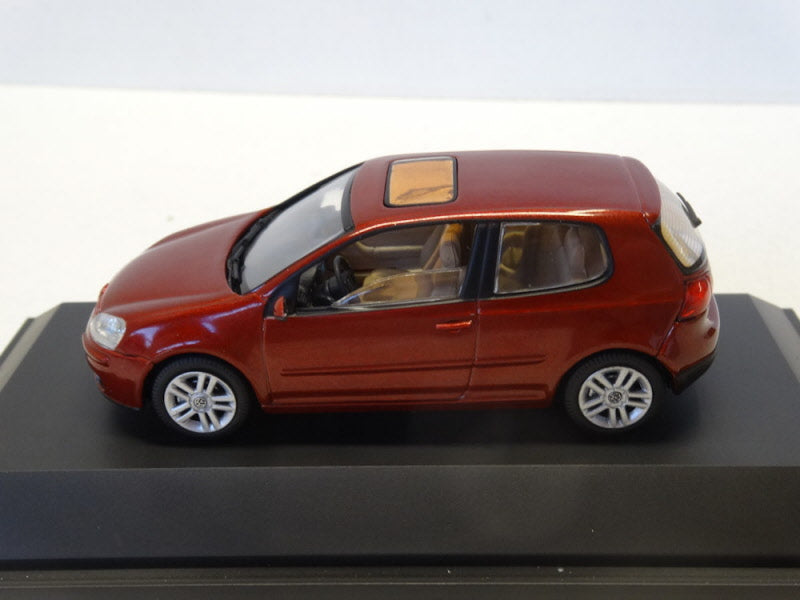 Volkswagen Golf 5 3-deurs Sunset rood metallic – Schuco 1:43