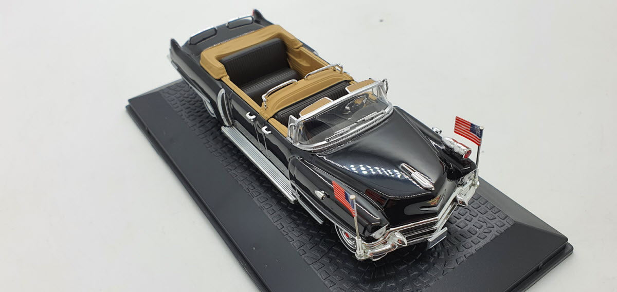 Norev Cadillac Queen Elizabeth II Zwart 1956 - Schaal 1:43