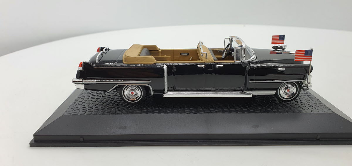 Norev Cadillac Queen Elizabeth II Zwart 1956 - Schaal 1:43
