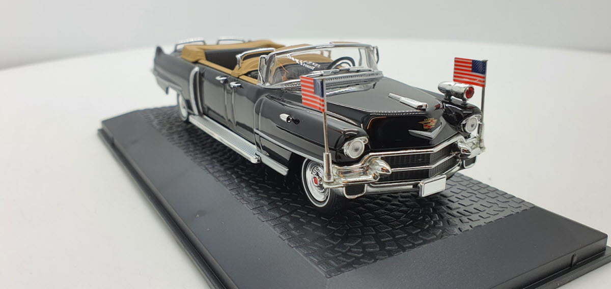 Norev Cadillac Queen Elizabeth II Zwart 1956 - Schaal 1:43
