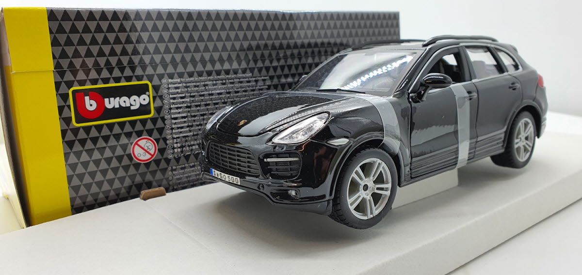 Bburago Porsche Cayenne Turbo Zwart - Schaal 1:24