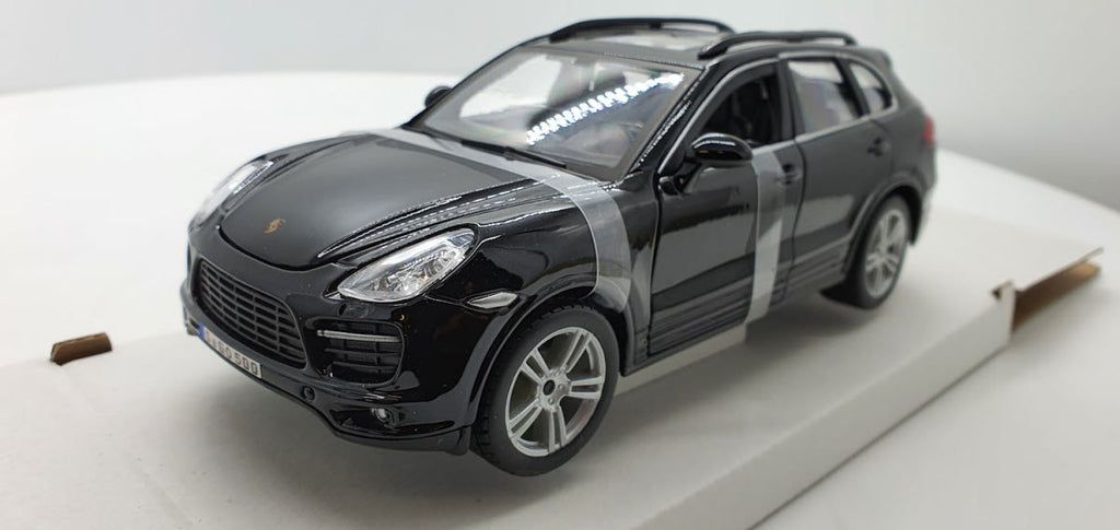 Bburago Porsche Cayenne Turbo Zwart - Schaal 1:24