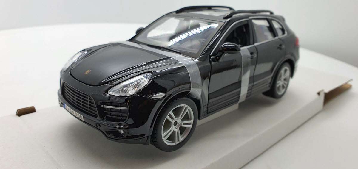 Bburago Porsche Cayenne Turbo Zwart - Schaal 1:24