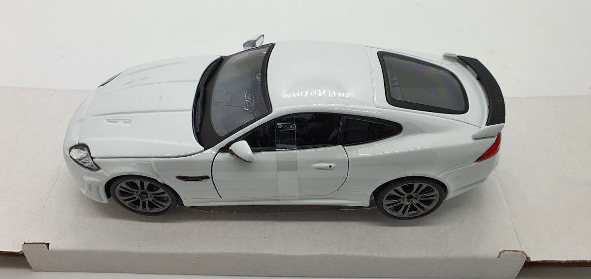 Bburago Jaguar XKR-S Wit 2011 - Schaal 1:24
