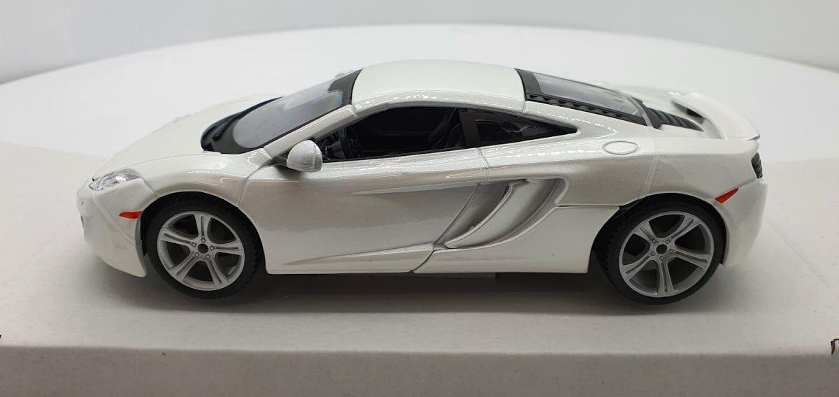 Bburago McLaren 12C Wit - Schaal 1:24
