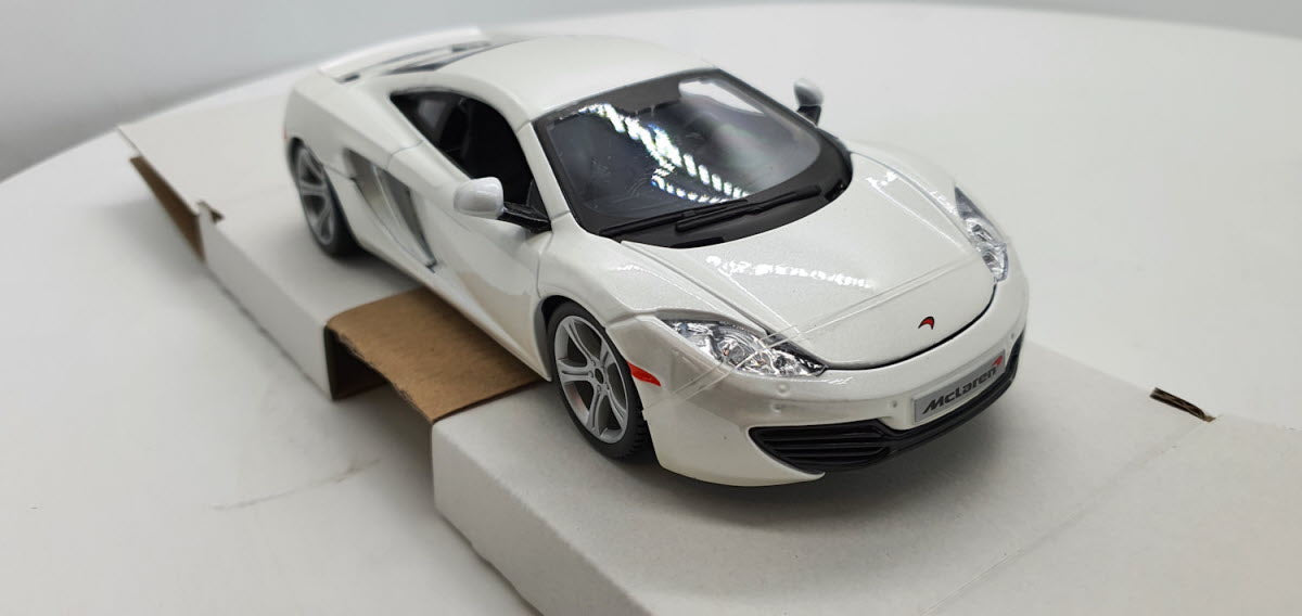 Bburago McLaren 12C Wit - Schaal 1:24