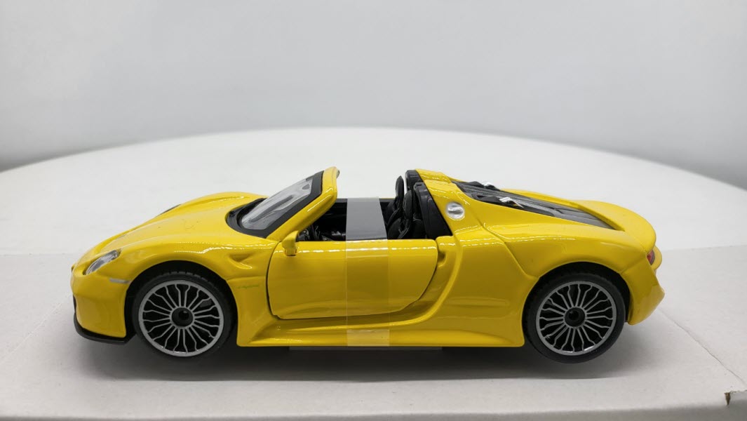 Bburago Porsche 918 Spyder Geel 2015 - Schaal 1:24