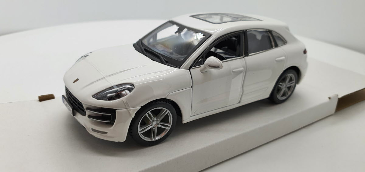Bburago Porsche Macan Wit 2013 - Schaal 1:24