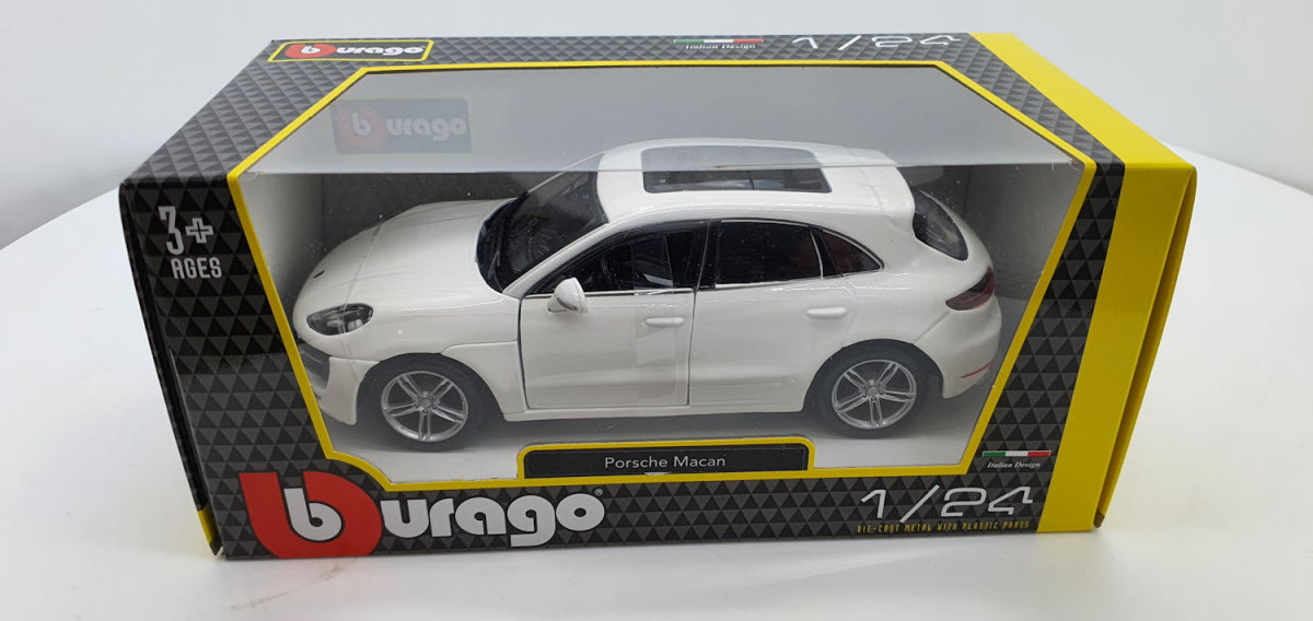 Bburago Porsche Macan Wit 2013 - Schaal 1:24