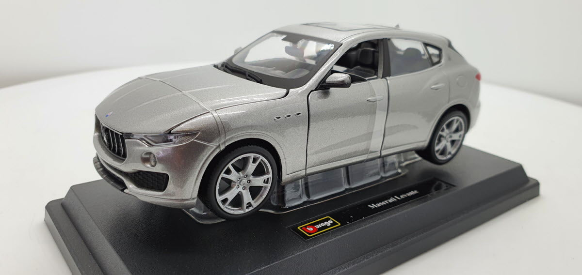 Bburago Maserati Levante Zilvergrijs Metallic - Schaal 1:24