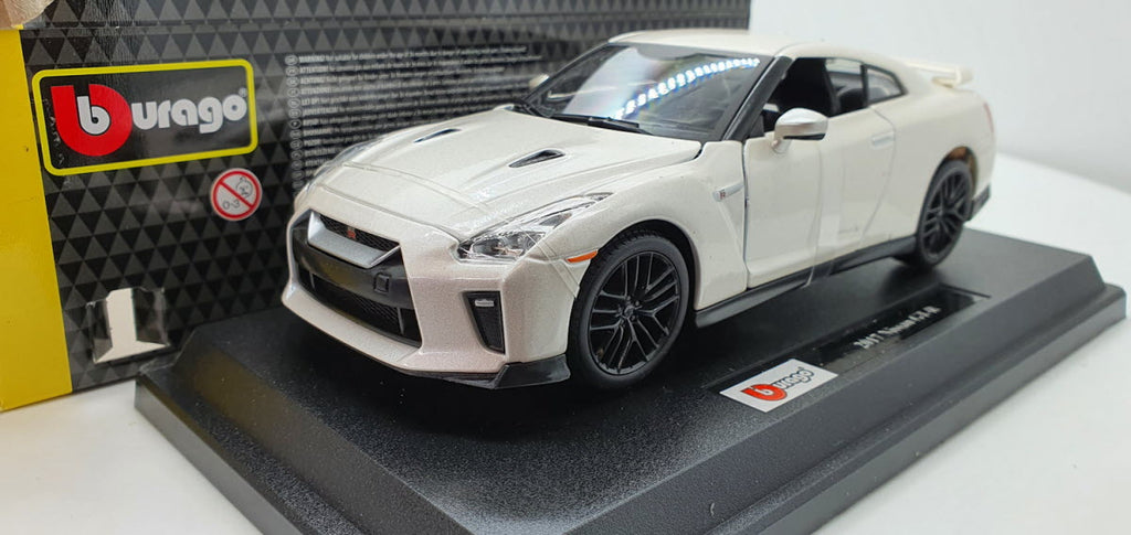 Bburago Nissan GT-R Wit 2017 - Schaal 1:24