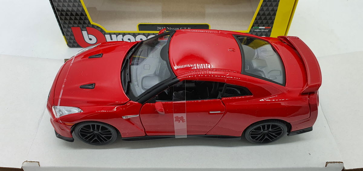 Bburago Nissan GT-R Rood 2017 - Schaal 1:24
