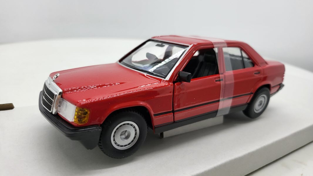 Bburago Mercedes 190 E 2.6 (W201) Rood 1987 - Schaal 1:24
