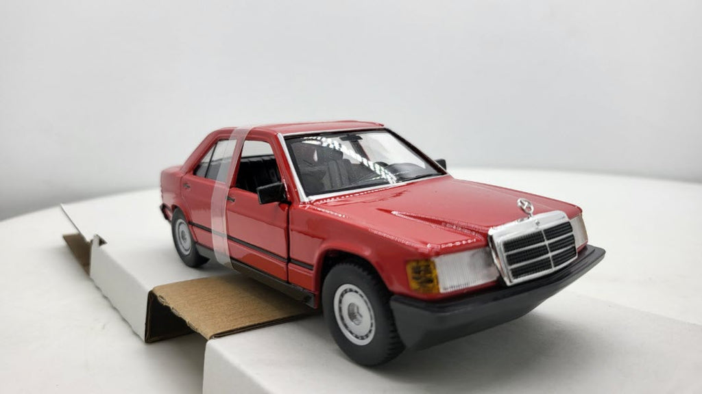 Bburago Mercedes 190 E 2.6 (W201) Rood 1987 - Schaal 1:24