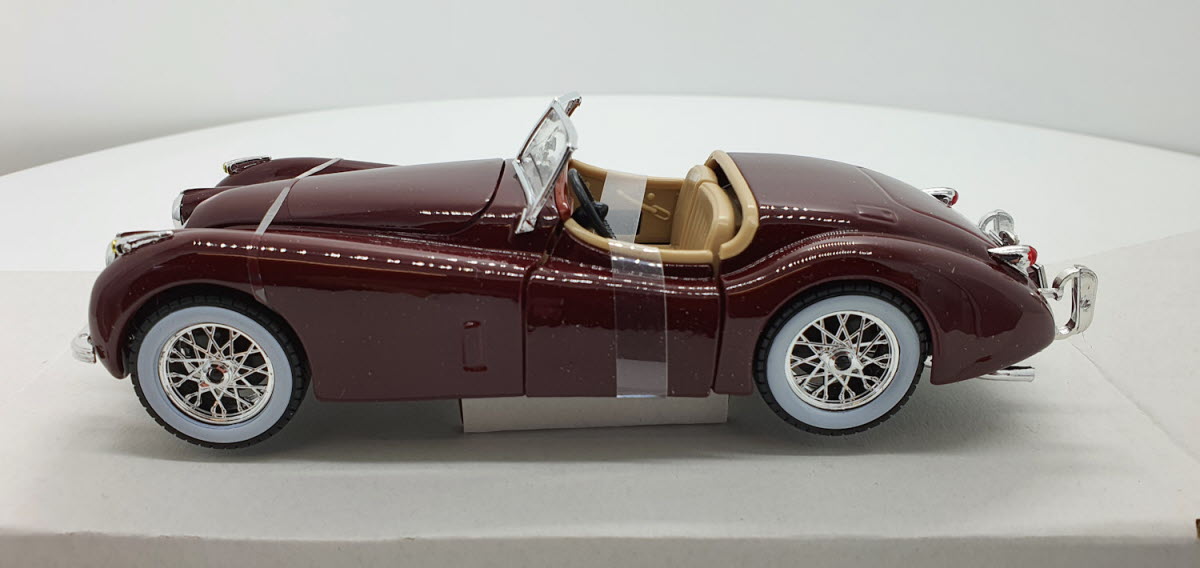 Bburago Jaguar XK 120 Roadster Donker Rood 1951 - Schaal 1:24