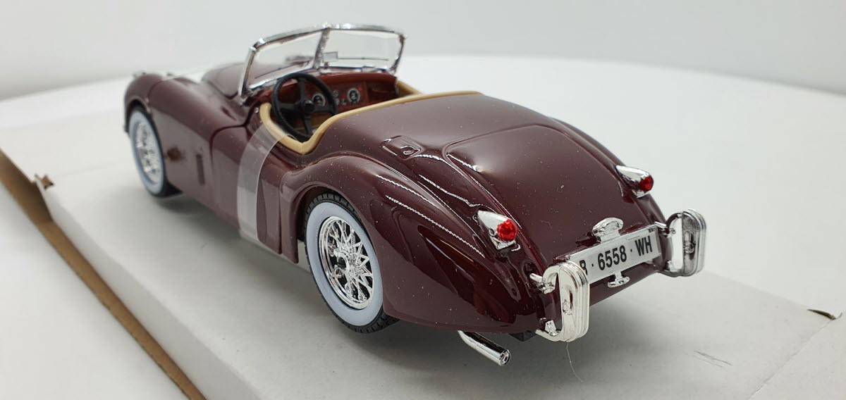Bburago Jaguar XK 120 Roadster Donker Rood 1951 - Schaal 1:24