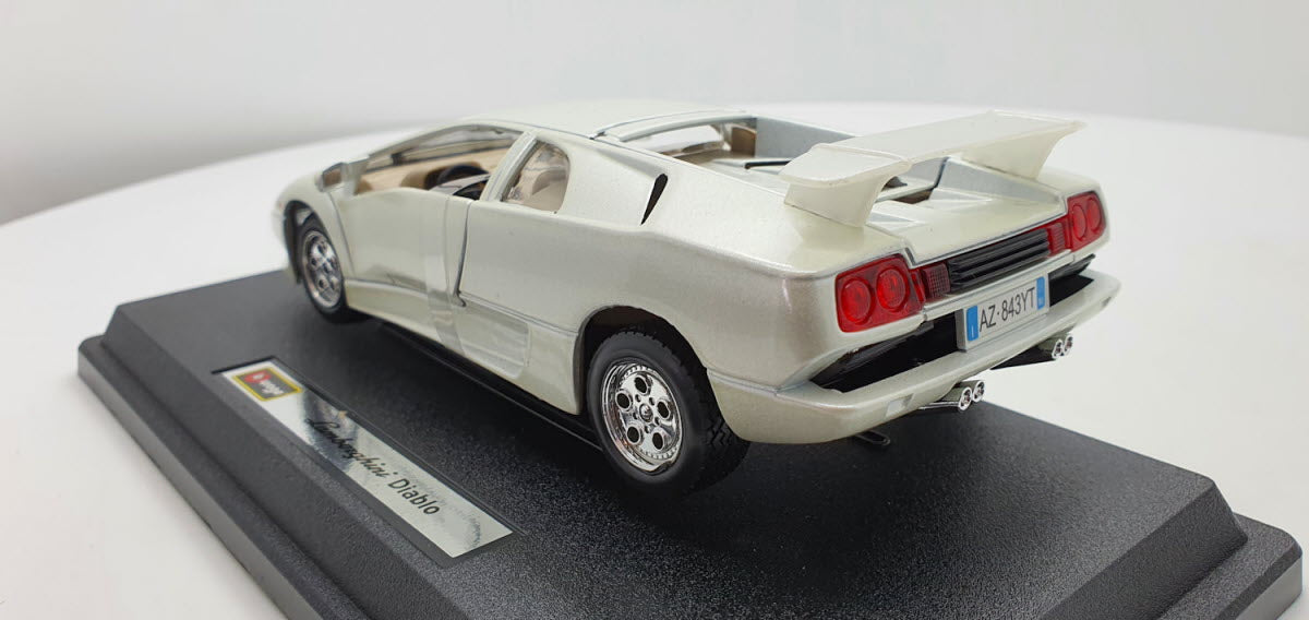 Bburago Lamborghini Diablo Wit - Schaal 1:24