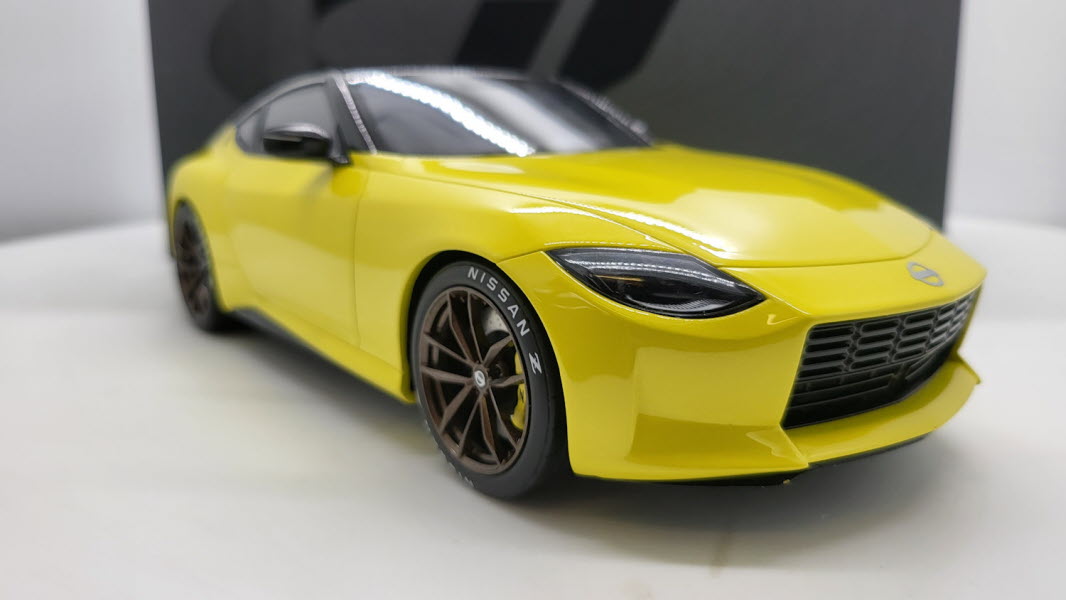 GT-Spirit Nissan Z Proto Geel 2022 - Schaal 1:18
