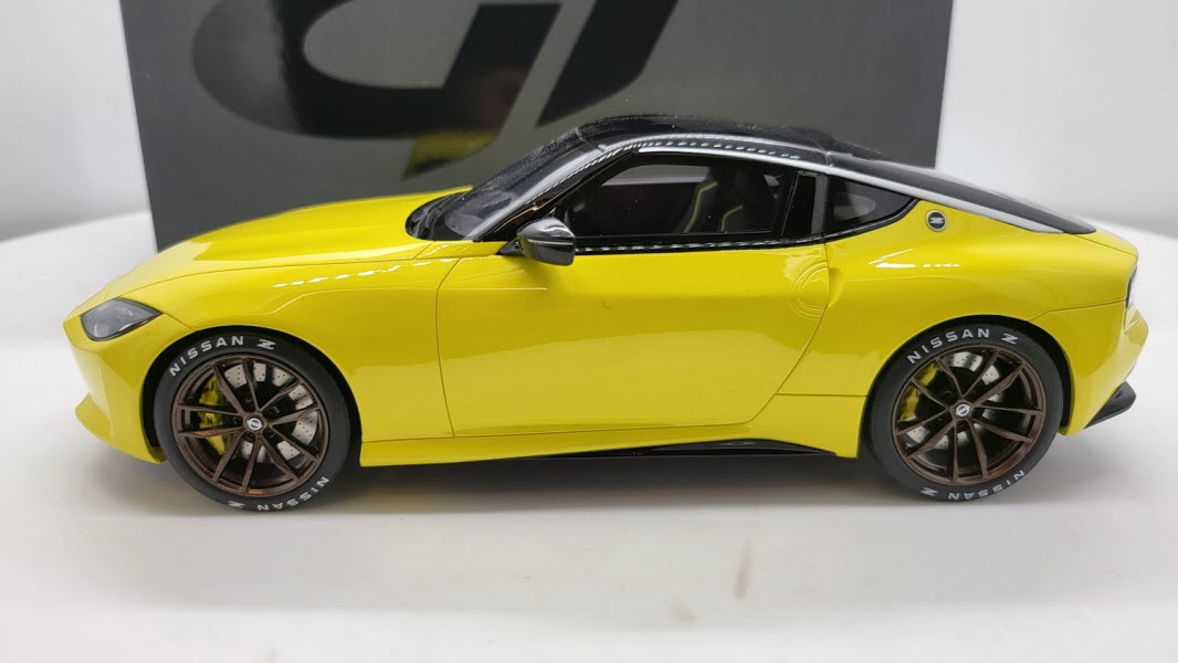 GT-Spirit Nissan Z Proto Geel 2022 - Schaal 1:18