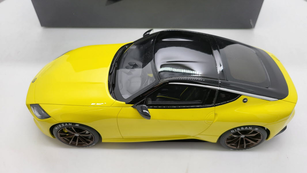 GT-Spirit Nissan Z Proto Geel 2022 - Schaal 1:18