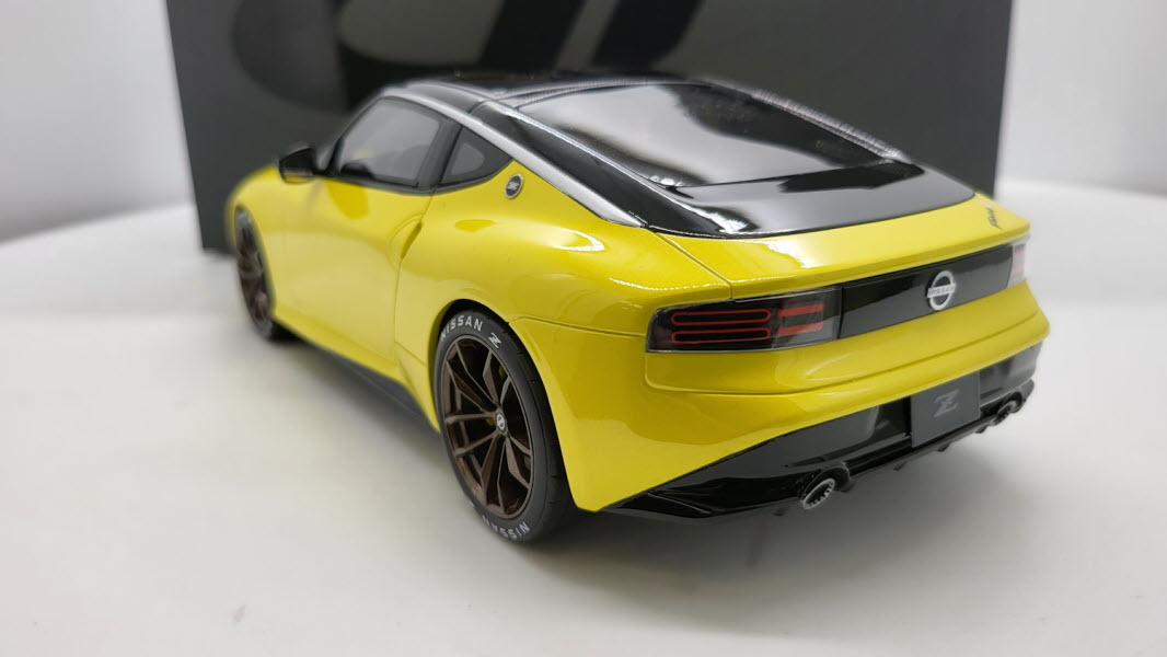GT-Spirit Nissan Z Proto Geel 2022 - Schaal 1:18