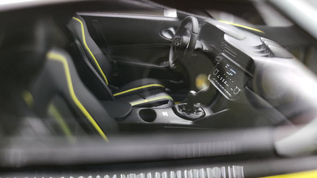 GT-Spirit Nissan Z Proto Geel 2022 - Schaal 1:18