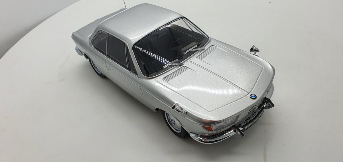 BMW 2000 CS zilvergrijs – KK Scale 1:18